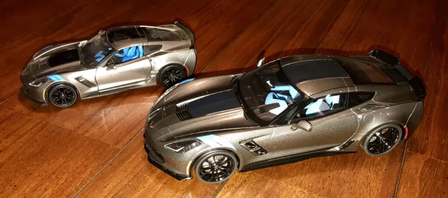 Maisto 1:24 (left) beside the GT Spirit 1:18